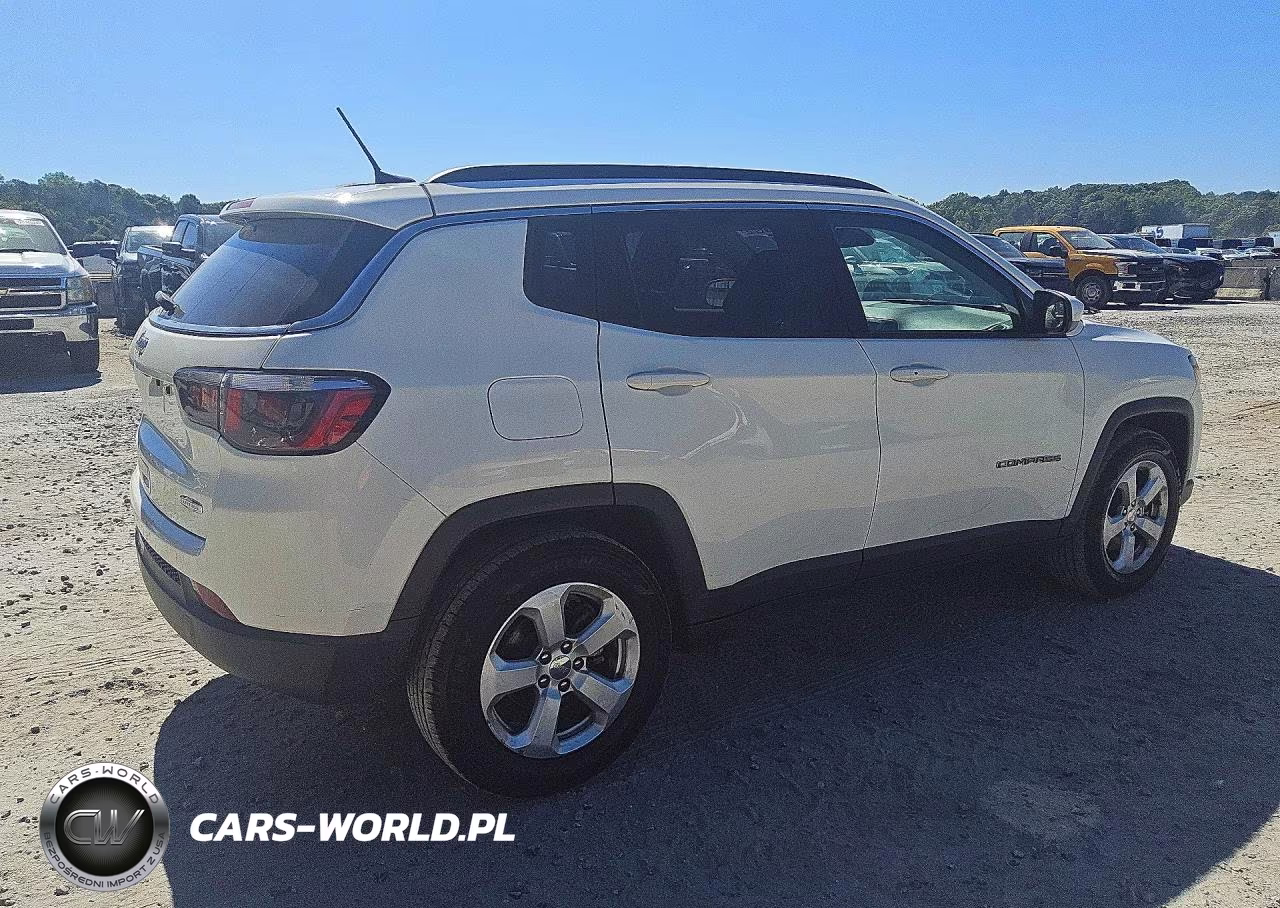2018 Jeep Compass Latitude VIN:3C4NJCBB2JT301800 - 3