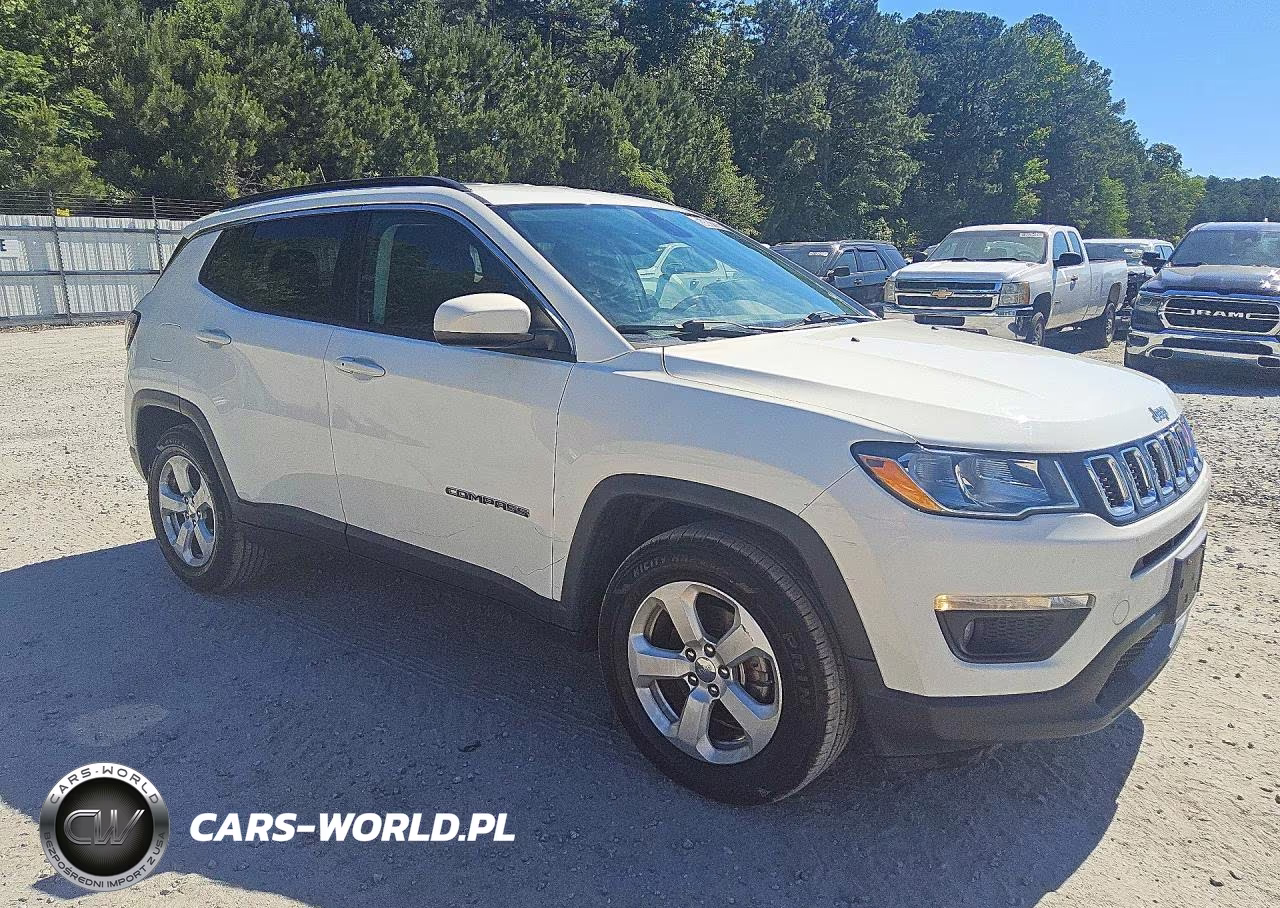 2018 Jeep Compass Latitude VIN:3C4NJCBB2JT301800 - 4
