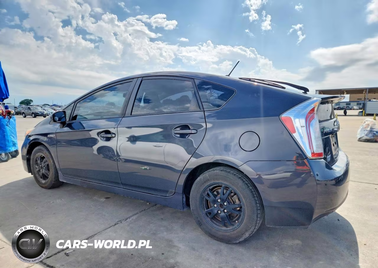 2015 Toyota Prius Two VIN:JTDKN3DU2F0448435 - 2