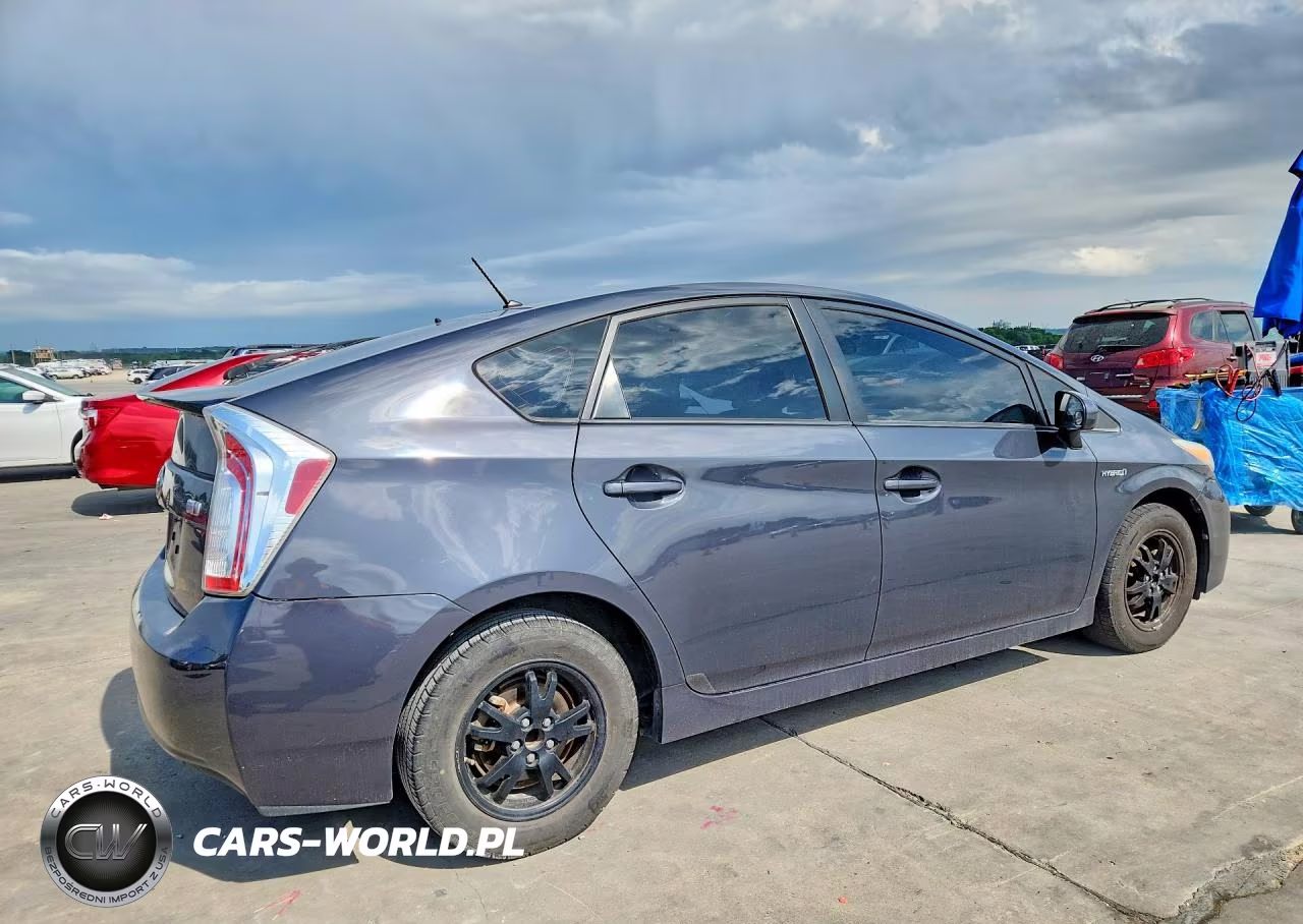 2015 Toyota Prius Two VIN:JTDKN3DU2F0448435 - 3