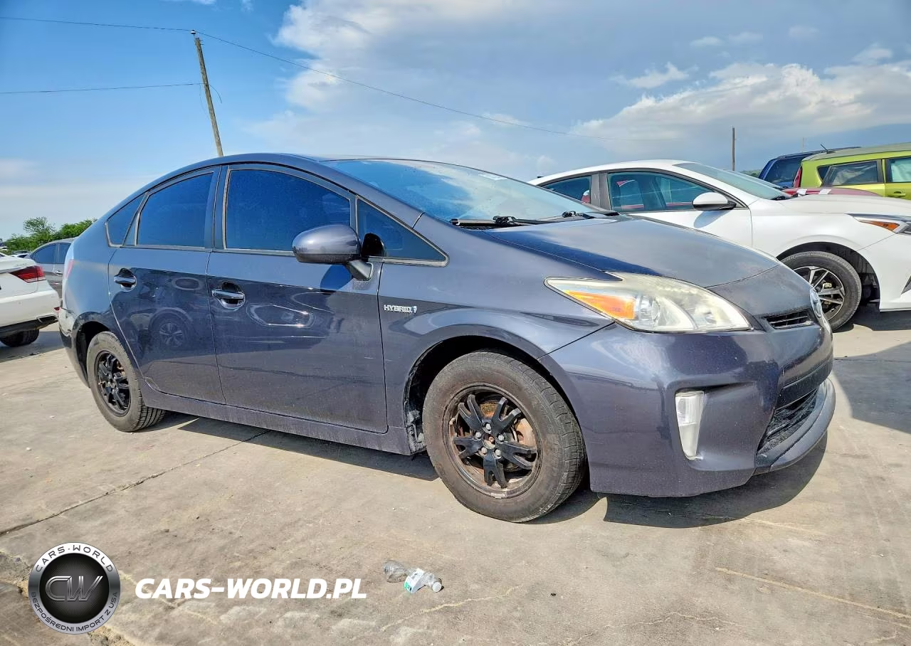 2015 Toyota Prius Two VIN:JTDKN3DU2F0448435 - 4