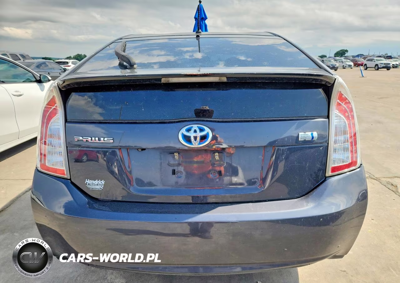 2015 Toyota Prius Two VIN:JTDKN3DU2F0448435 - 6
