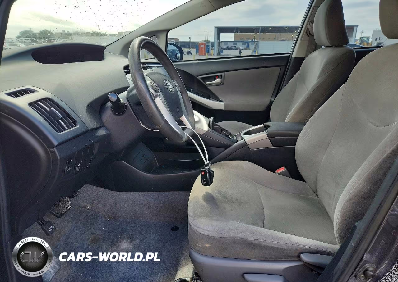 2015 Toyota Prius Two VIN:JTDKN3DU2F0448435 - 7