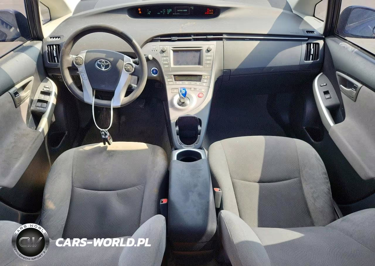 2015 Toyota Prius Two VIN:JTDKN3DU2F0448435 - 8