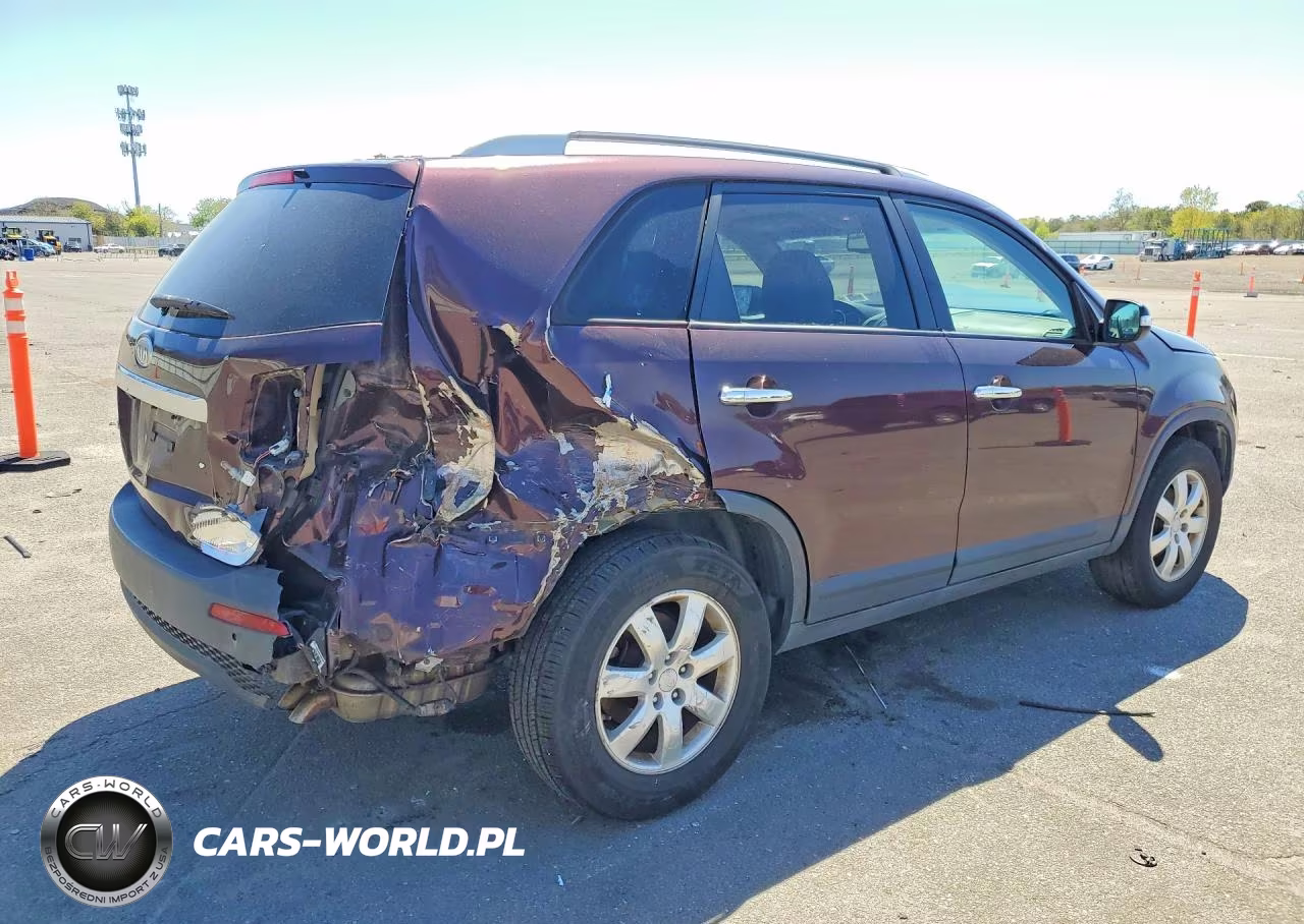 2011 Kia Sorento Lx VIN:5XYKT4A14BG031912 - 3