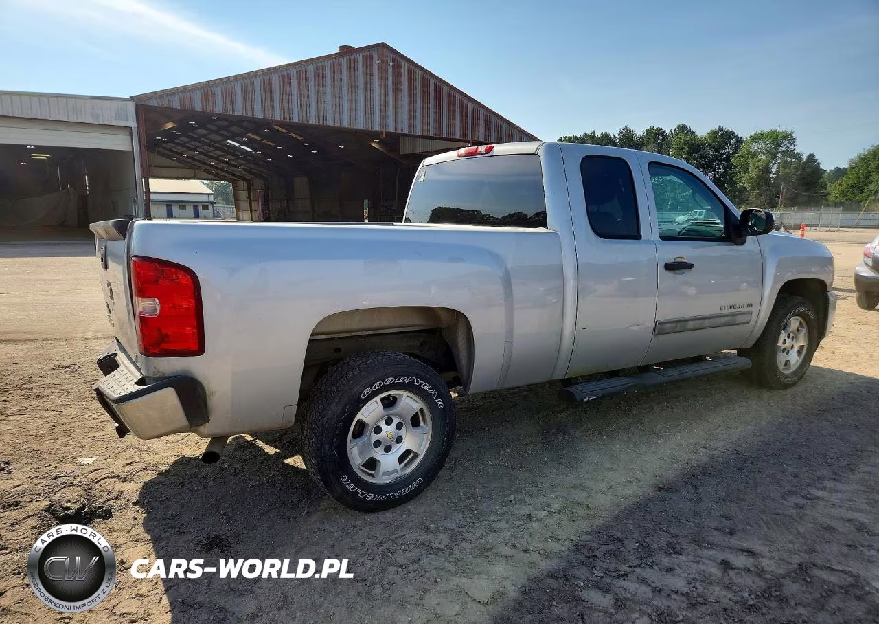 2011 Chevrolet Silverado C1500 Lt VIN:1GCRCSE04BZ428204 - 3