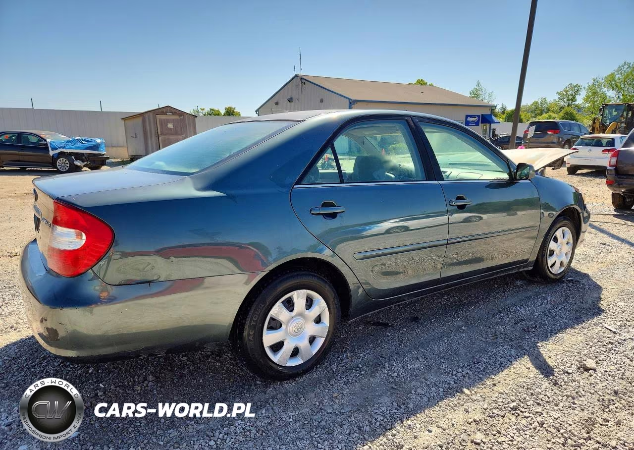 2002 Toyota Camry Le VIN:4T1BE32K52U608517 - 3