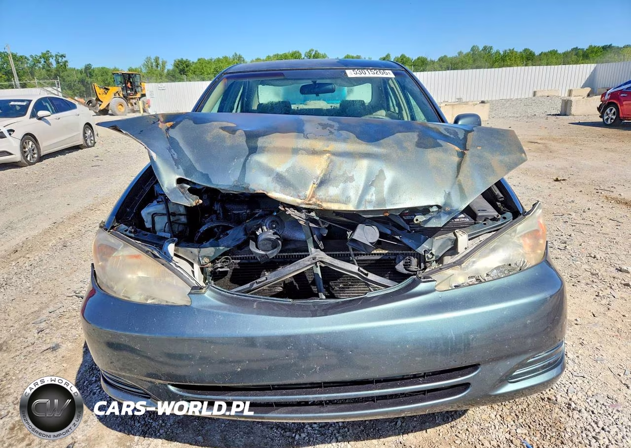 2002 Toyota Camry Le VIN:4T1BE32K52U608517 - 5