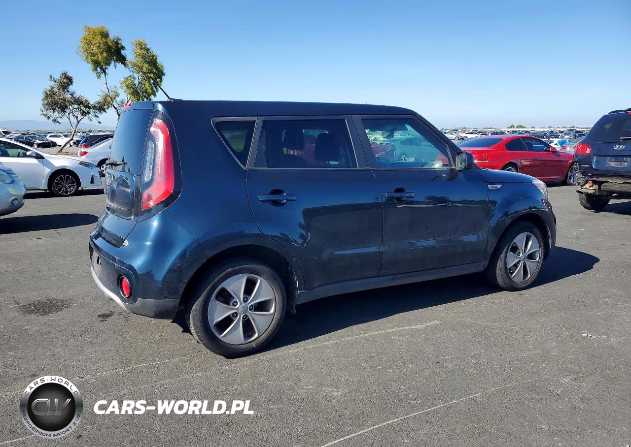2017 Kia Soul + VIN:KNDJP3A55H7418553 - 3