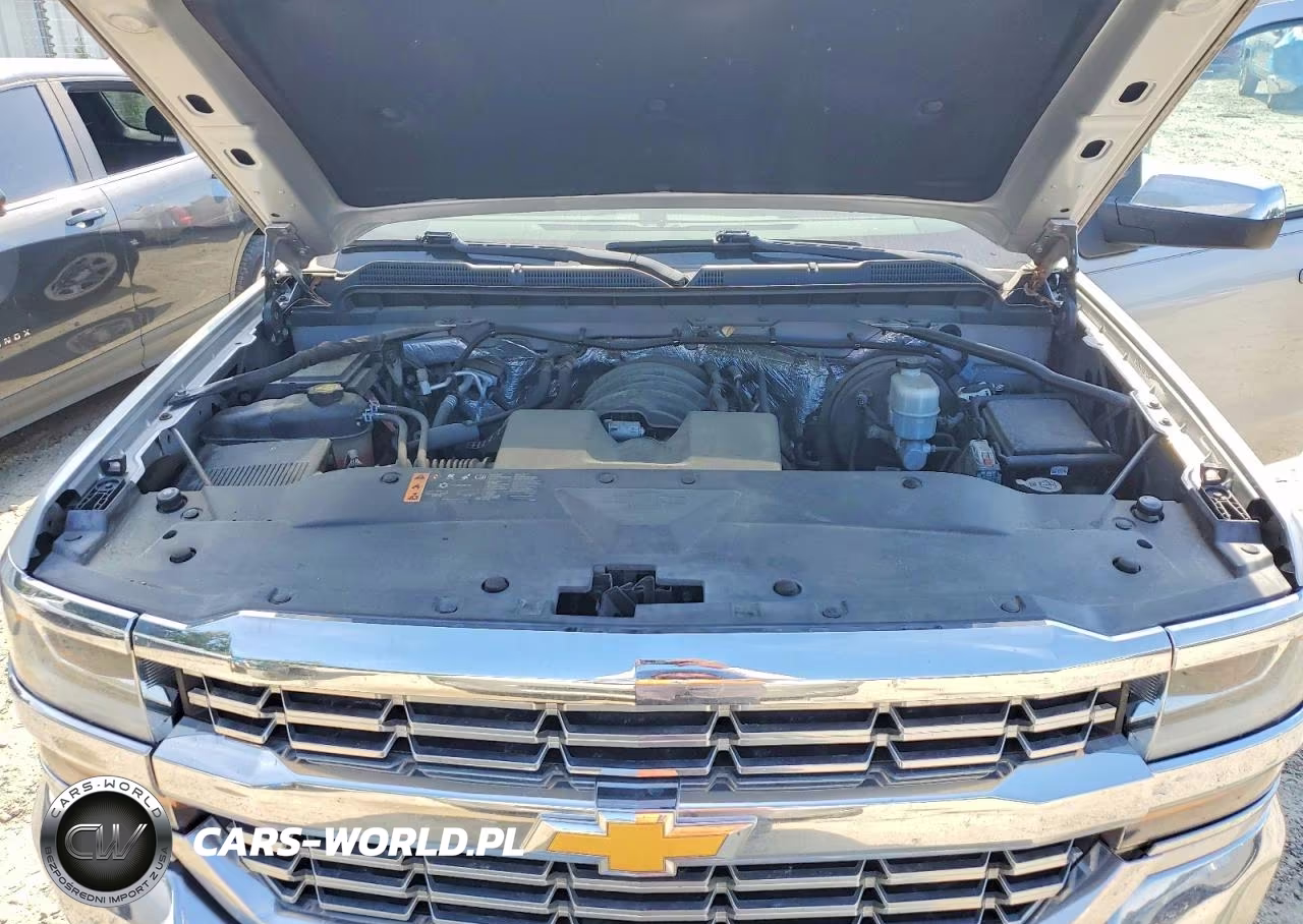 2018 Chevrolet Silverado C1500 VIN:1GCRCNEH9JZ125991 - 11