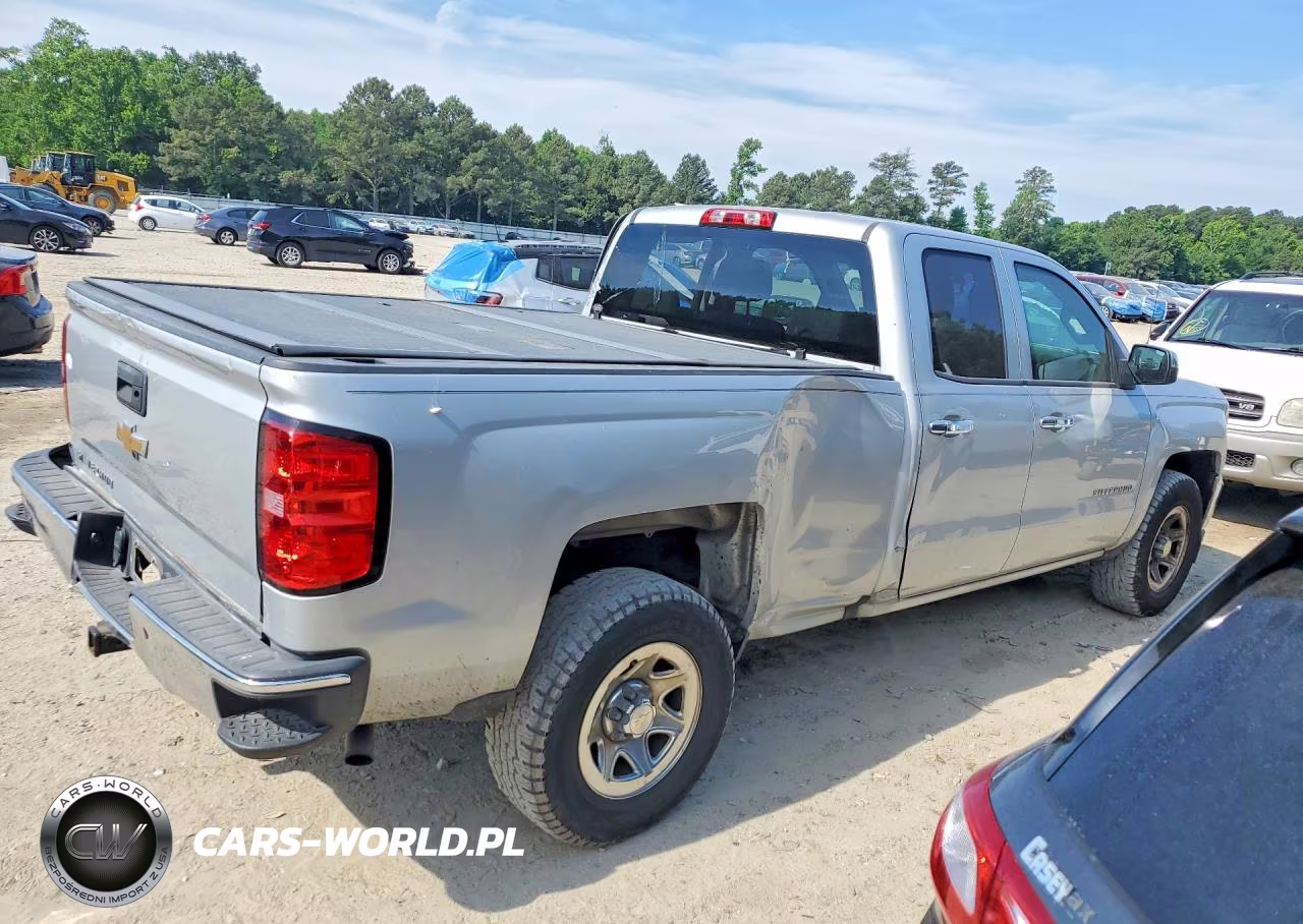 2018 Chevrolet Silverado C1500 VIN:1GCRCNEH9JZ125991 - 3