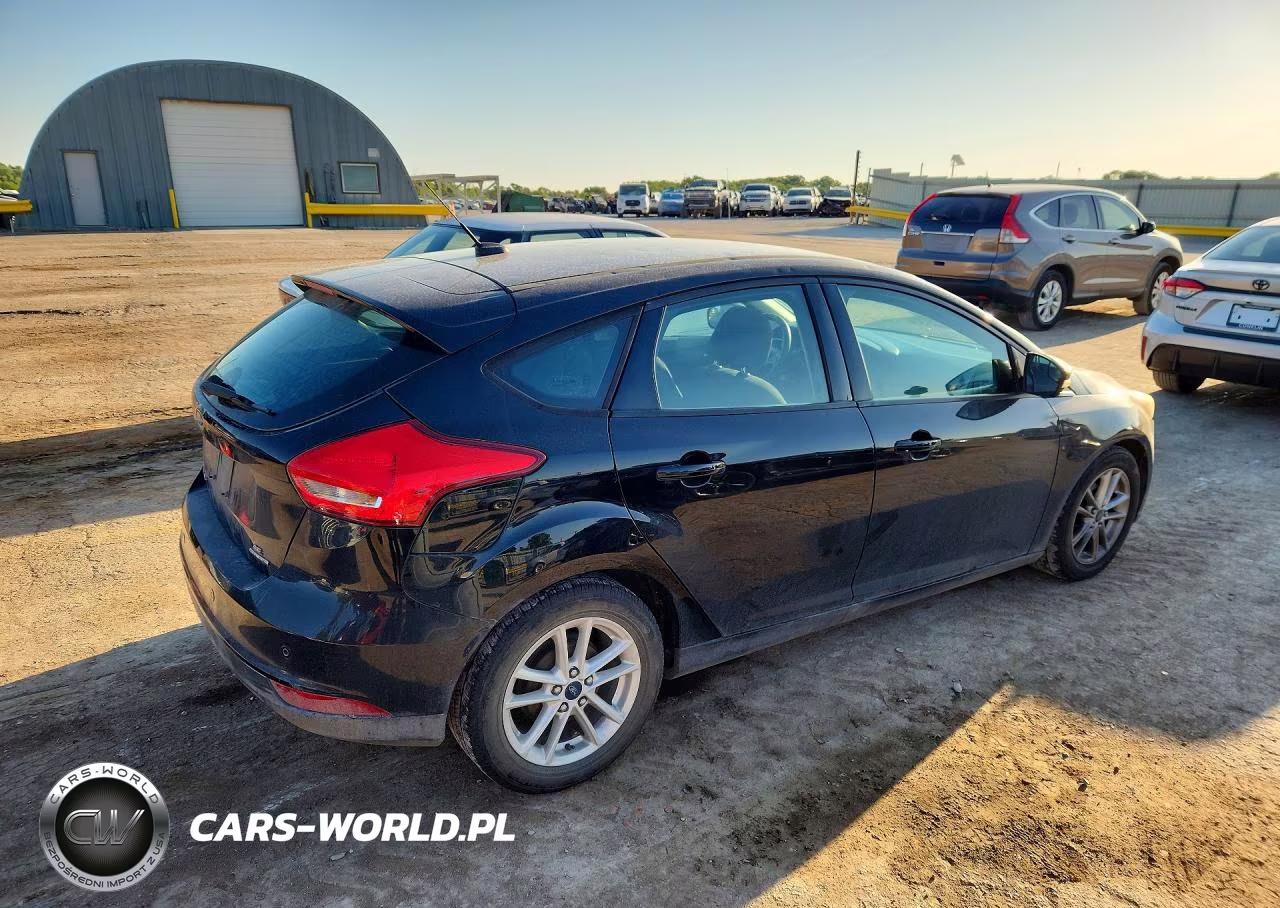 2016 Ford Focus Se VIN:1FADP3K29GL258187 - 3
