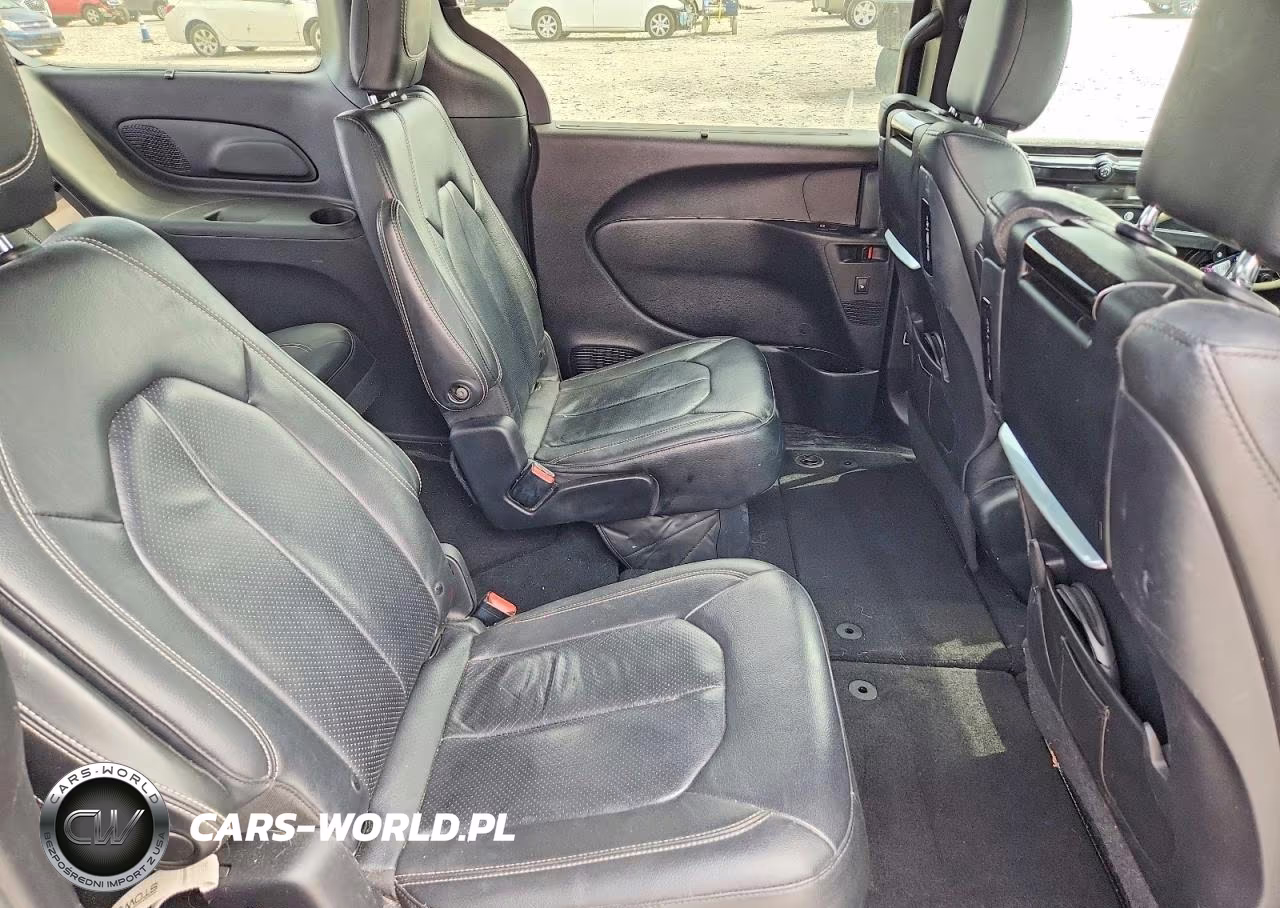 2019 Chrysler Pacifica Touring L Plus VIN:2C4RC1EG9KR702286 - 11