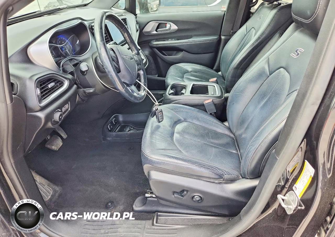 2019 Chrysler Pacifica Touring L Plus VIN:2C4RC1EG9KR702286 - 7