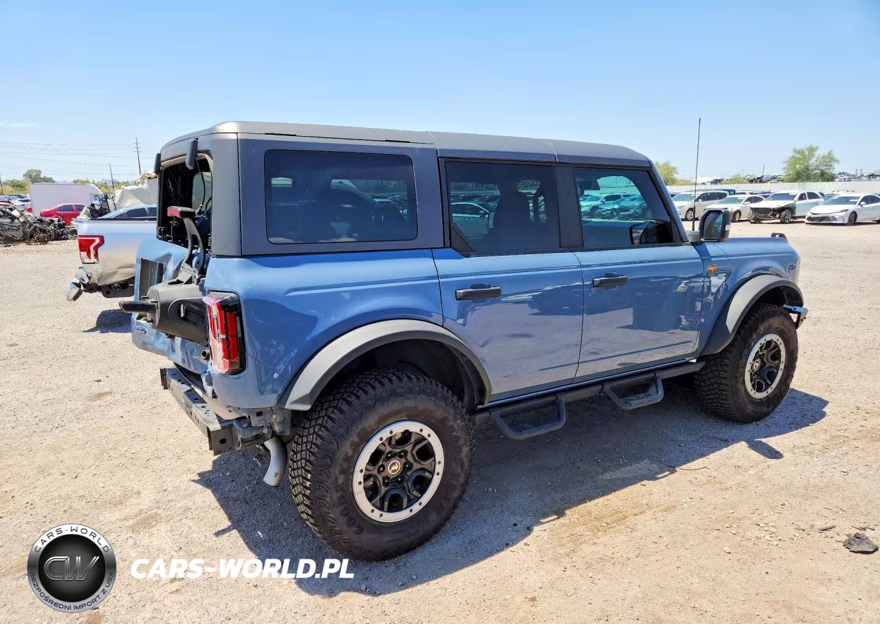 2023 Ford Bronco Base VIN:1FMEE5DP8PLB92591 - 3