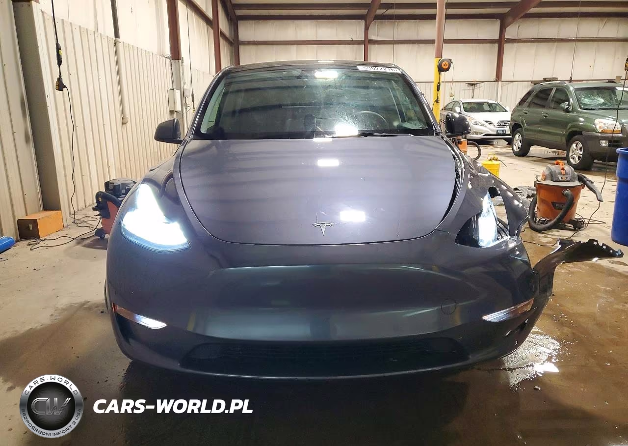 2023 Tesla Model Y VIN:7SAYGDEE2PF885746 - 5