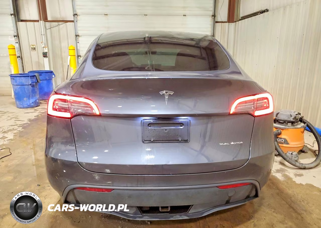 2023 Tesla Model Y VIN:7SAYGDEE2PF885746 - 6