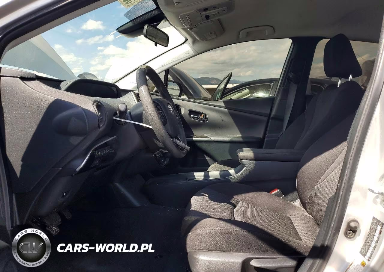 2021 Toyota Prius Le VIN:JTDKAMFU8M3137246 - 7