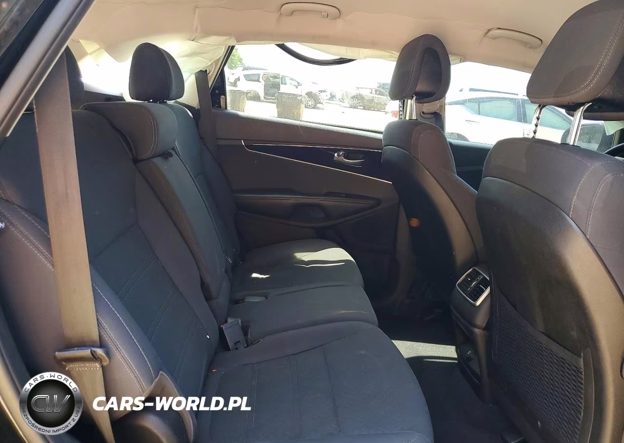 2016 Kia Sorento L VIN:5XYPG4A34GG091109 - 11