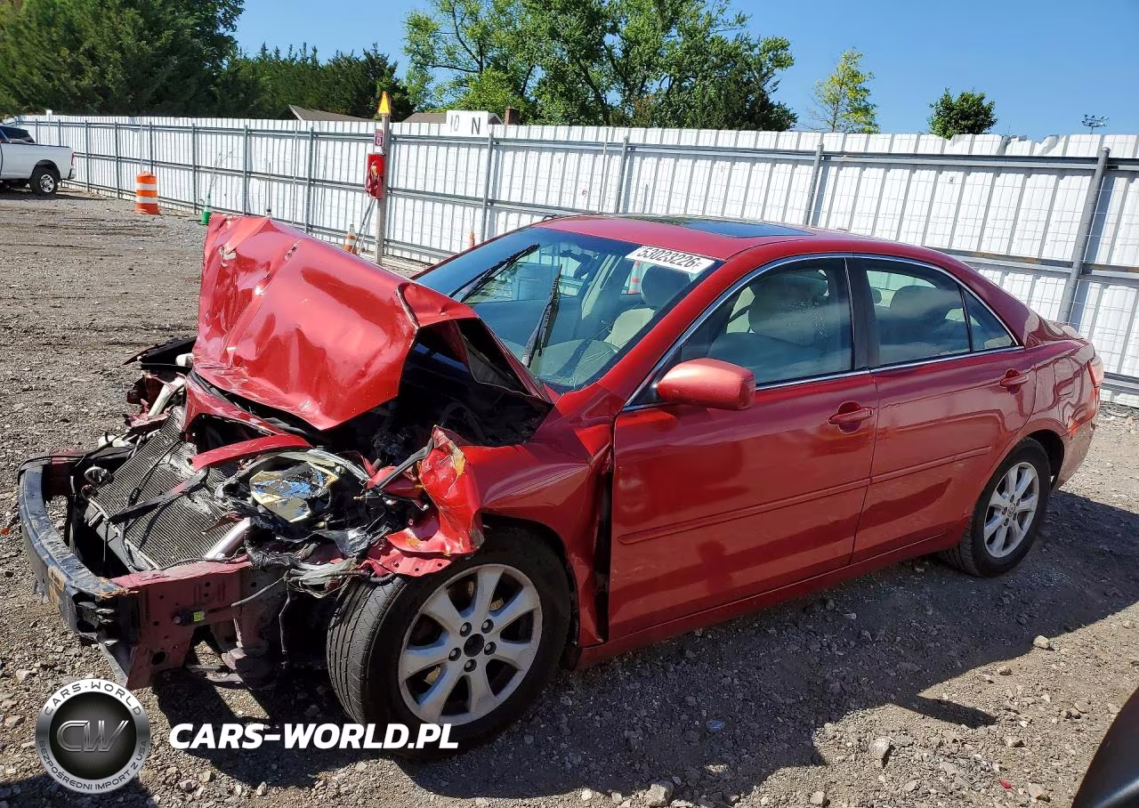 2010 Toyota Camry Le – zdjęcie 1 z 12