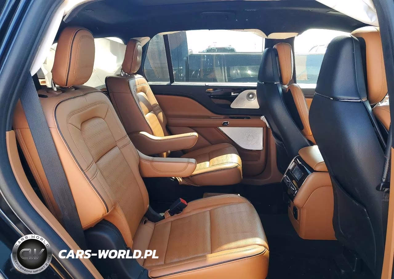 2021 Lincoln Aviator Black Label VIN:5LM5J9XC0MGL08377 - 10