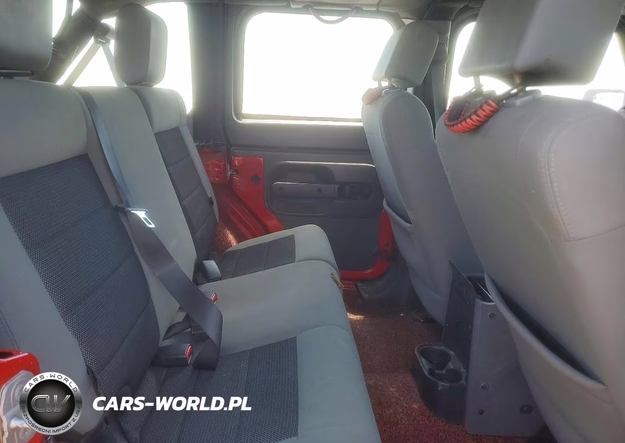 2010 Jeep Wrangler Unlimited Sport VIN:1J4BA3H14AL143614 - 10