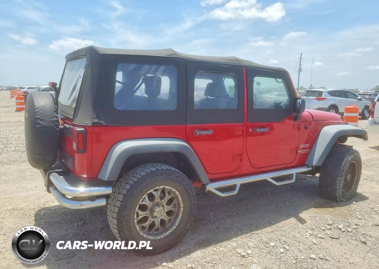 2010 Jeep Wrangler Unlimited Sport VIN:1J4BA3H14AL143614 - 3