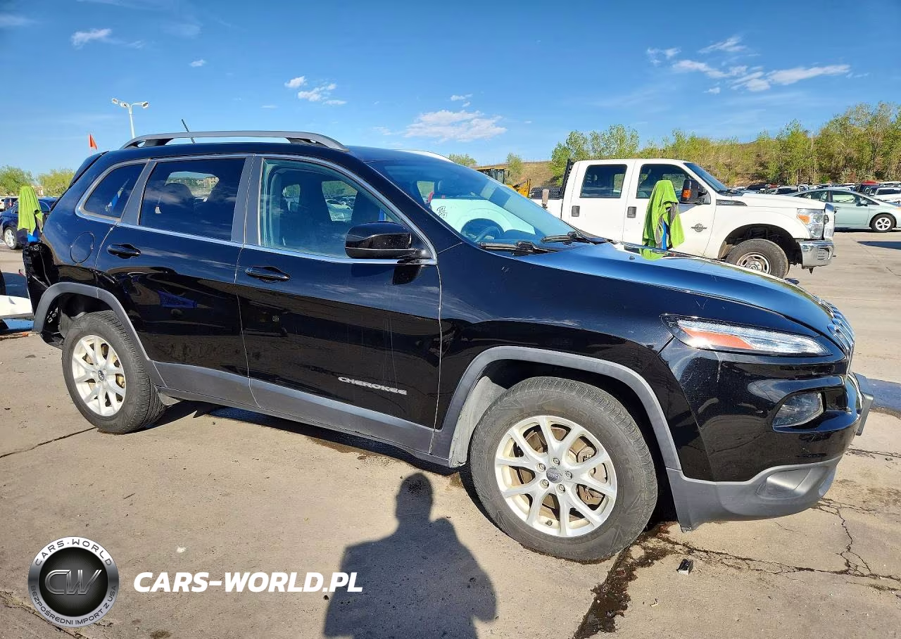2017 Jeep Cherokee Latitude VIN:1C4PJMCS6HW625804 - 4