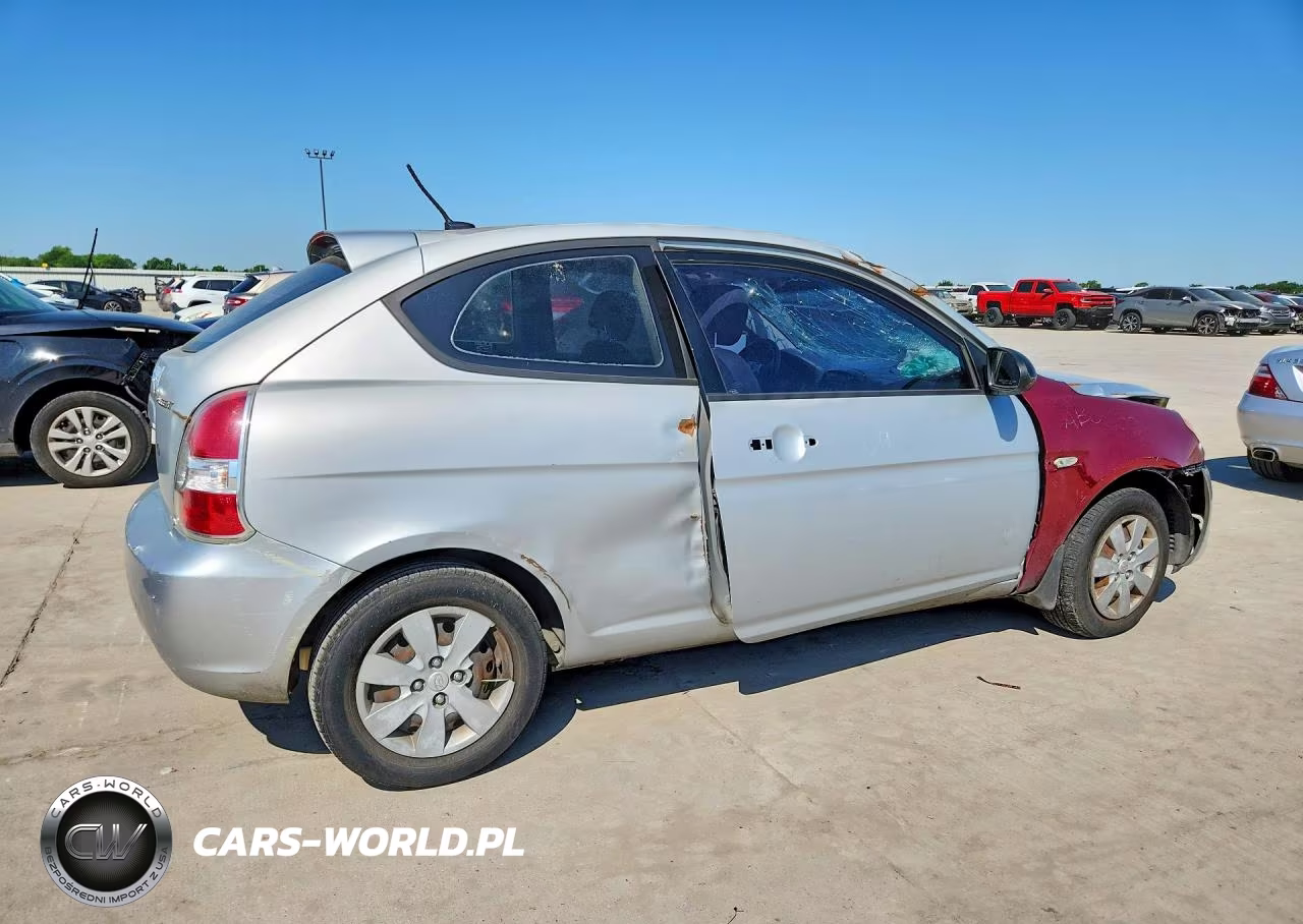 2008 Hyundai Accent Gs VIN:KMHCM36C58U099452 - 3