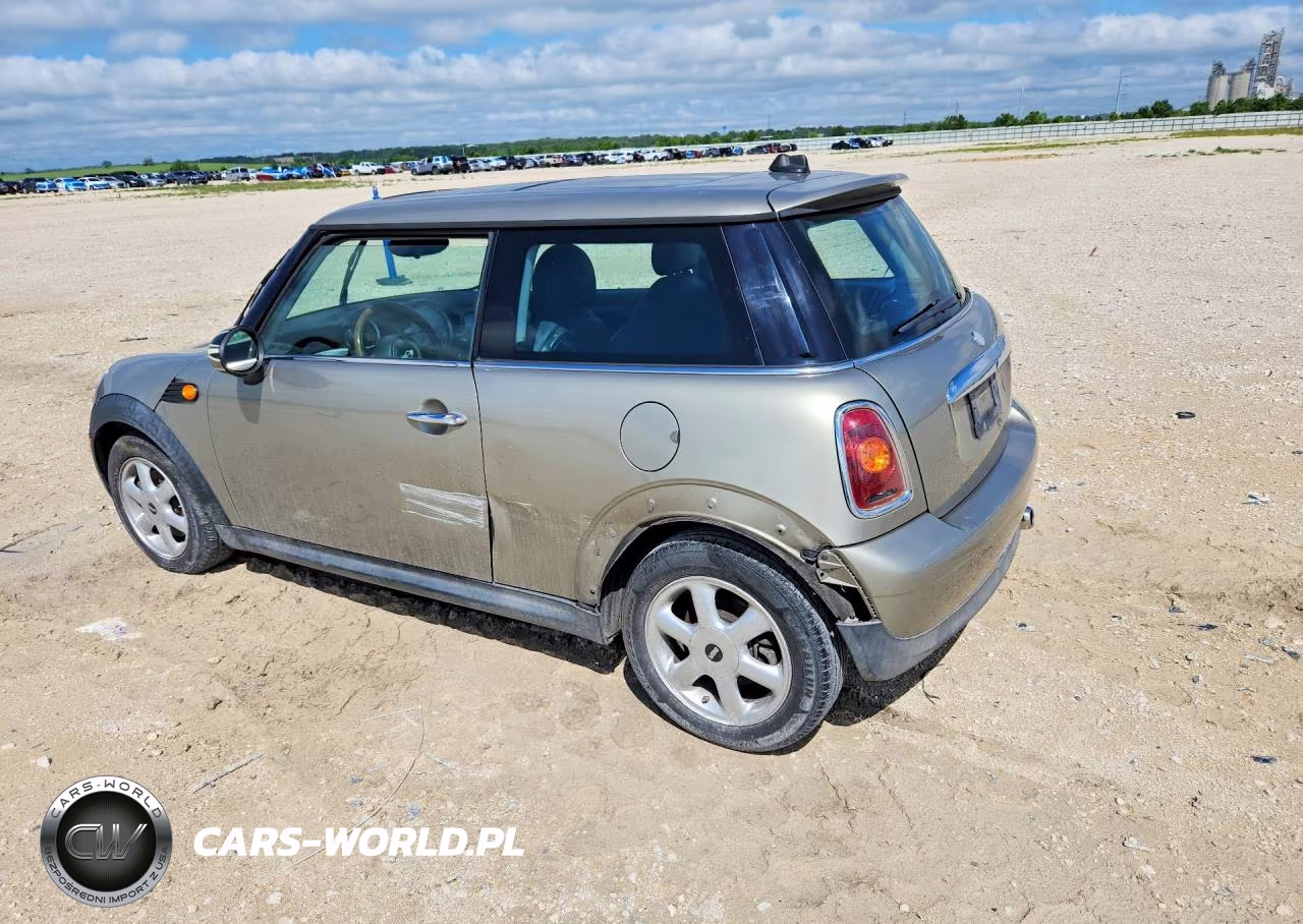 2007 Mini Cooper VIN:WMWMF33547TT52190 - 2
