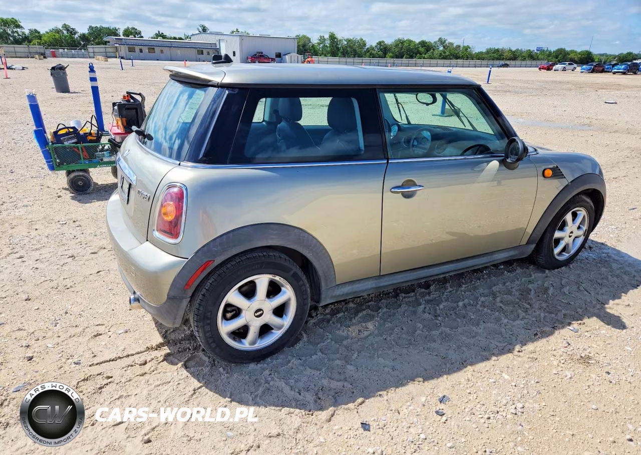 2007 Mini Cooper VIN:WMWMF33547TT52190 - 3
