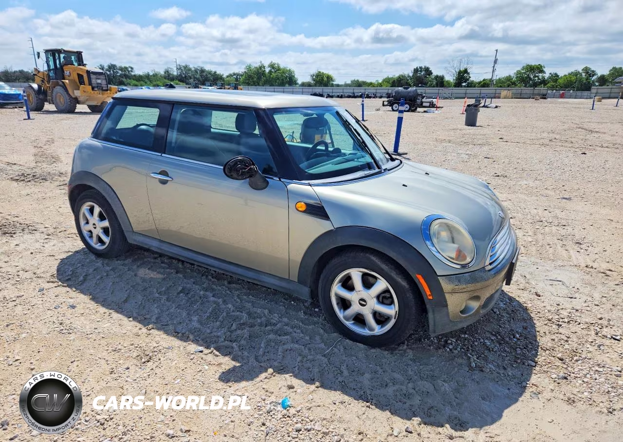 2007 Mini Cooper VIN:WMWMF33547TT52190 - 4