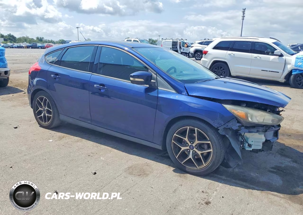 2017 Ford Focus Sel VIN:1FADP3M25HL327438 - 4