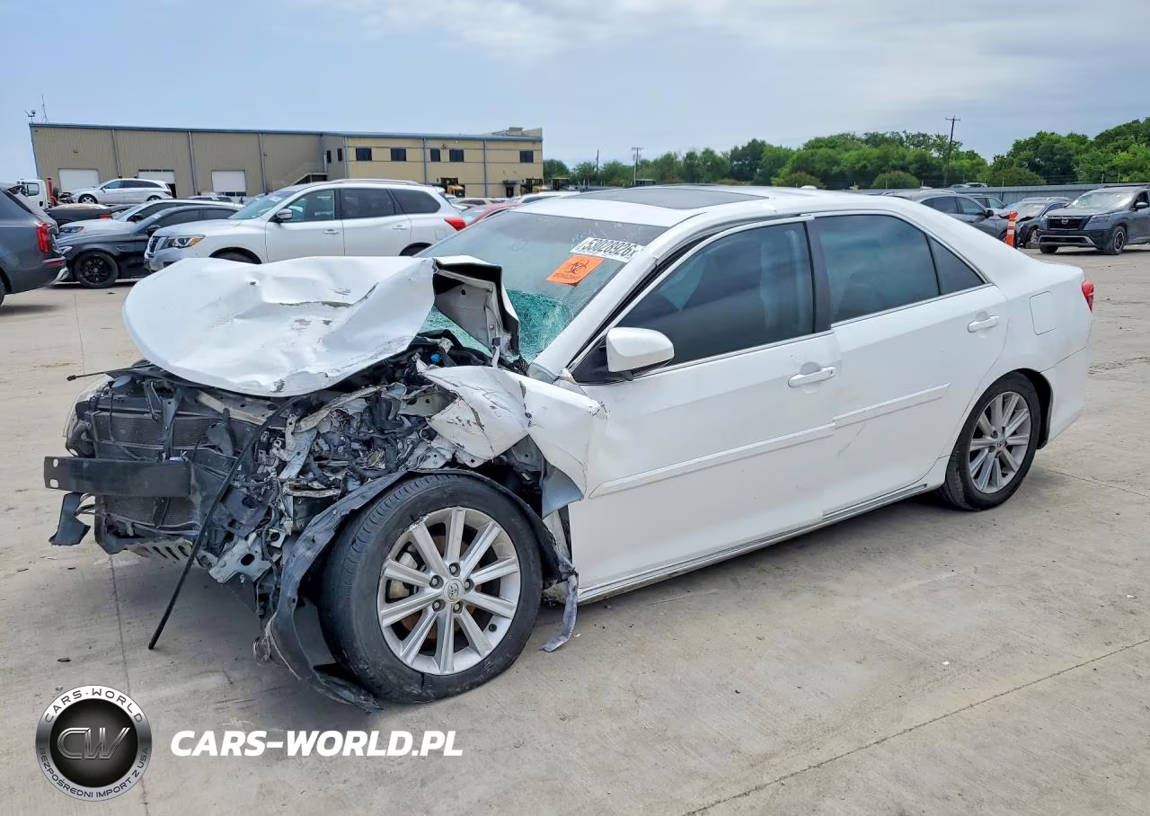 2013 Toyota Camry Hybrid Xle – zdjęcie 1 z 12