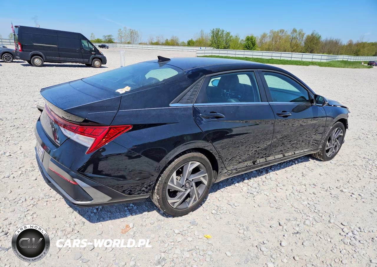 2025 Hyundai Elantra Limited VIN:KMHLN4DJ5SU124586 - 3
