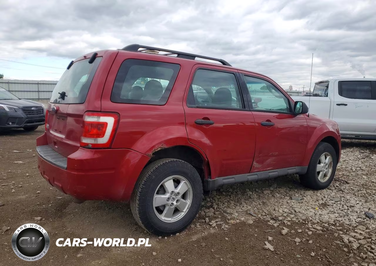 2010 Ford Escape Xls VIN:1FMCU0C70AKC88131 - 3