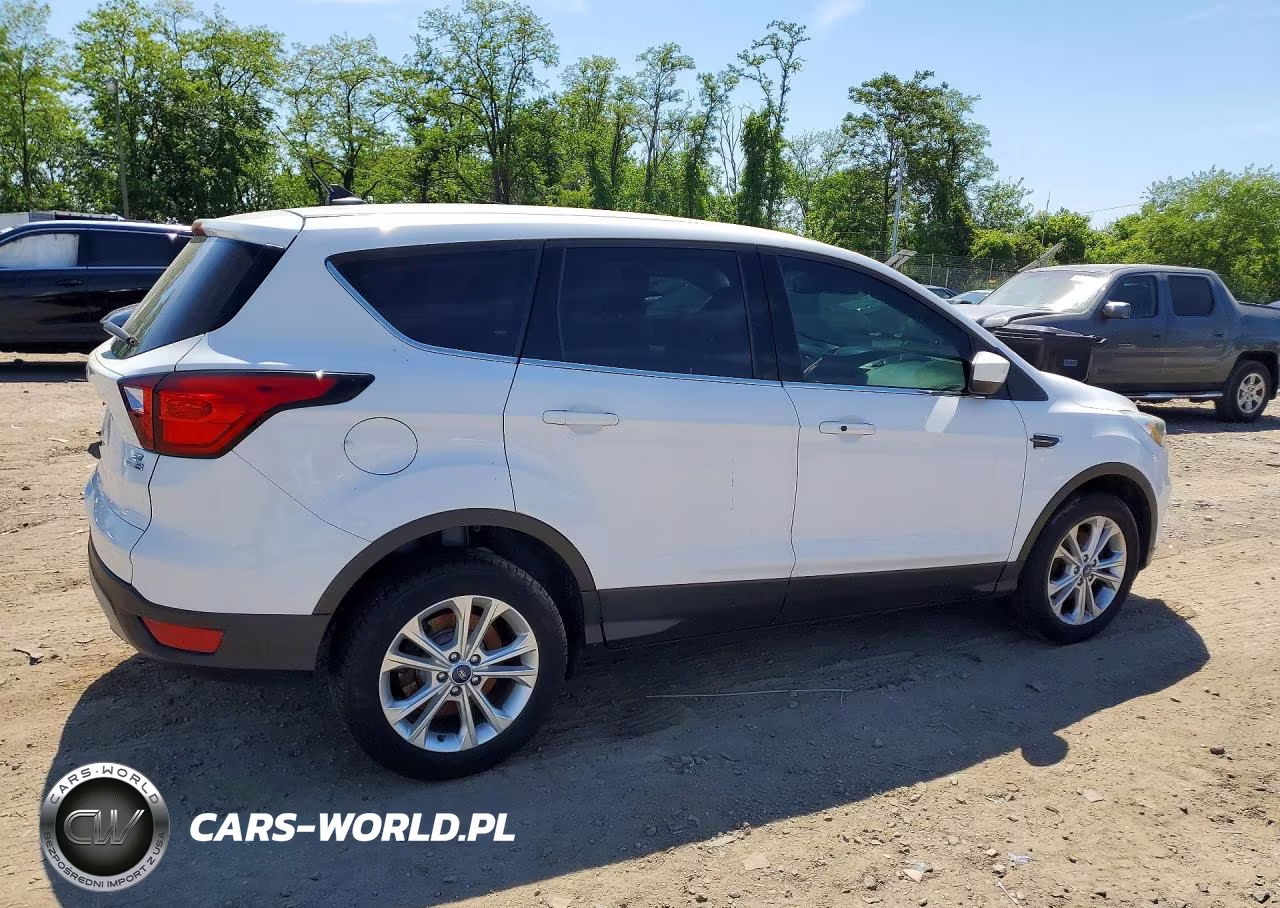 2019 Ford Escape Se VIN:1FMCU0GD0KUB38316 - 3