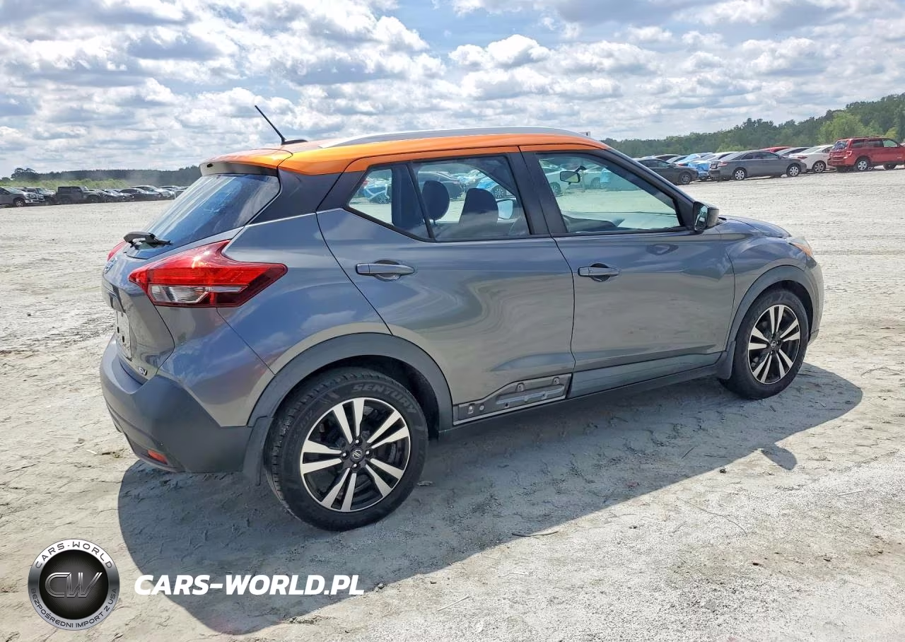 2018 Nissan Kicks Sv VIN:3N1CP5CU2JL503802 - 3