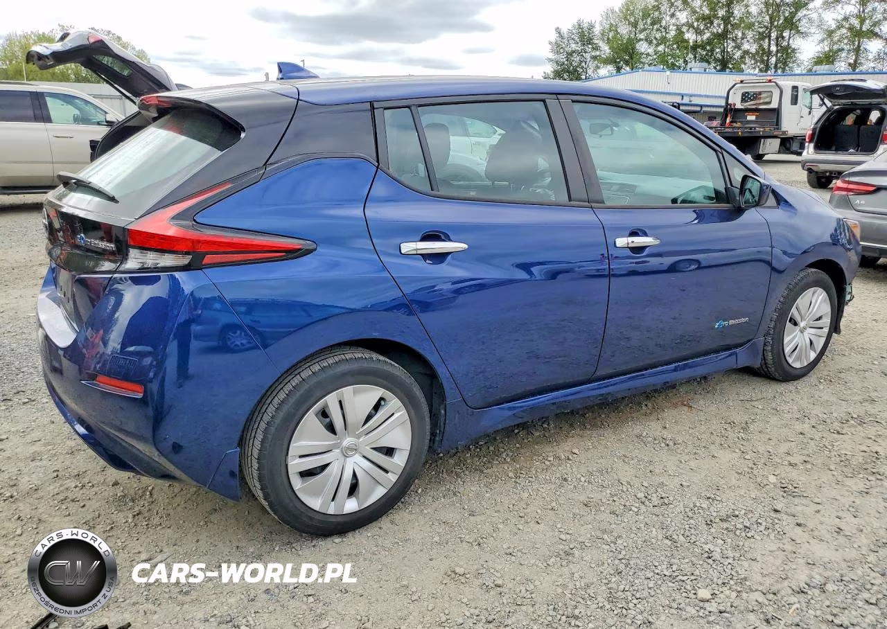 2018 Nissan Leaf S VIN:1N4AZ1CP1JC304033 - 3