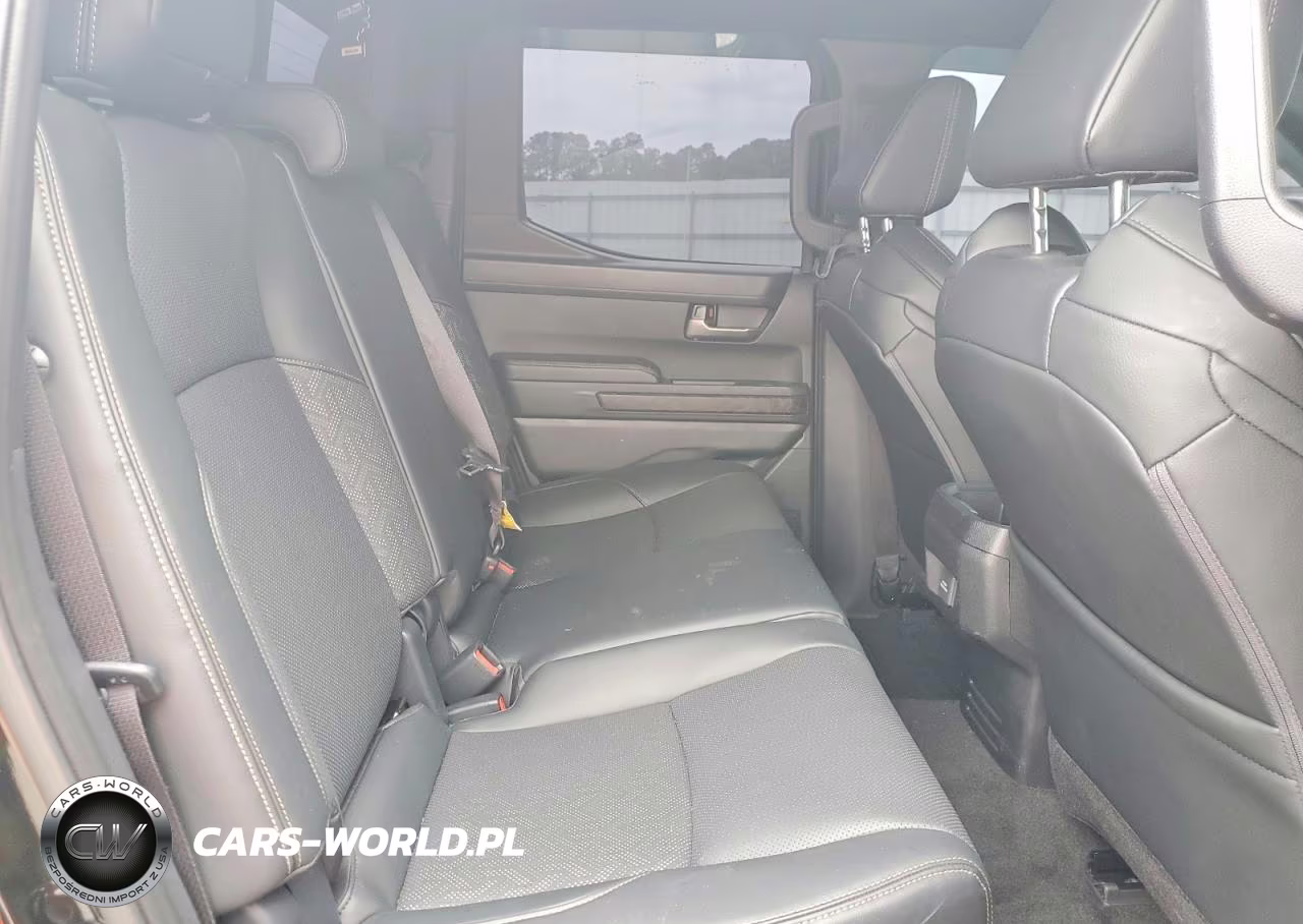 2025 Toyota Tacoma Limited VIN:3TMLB5JN6SM111165 - 10