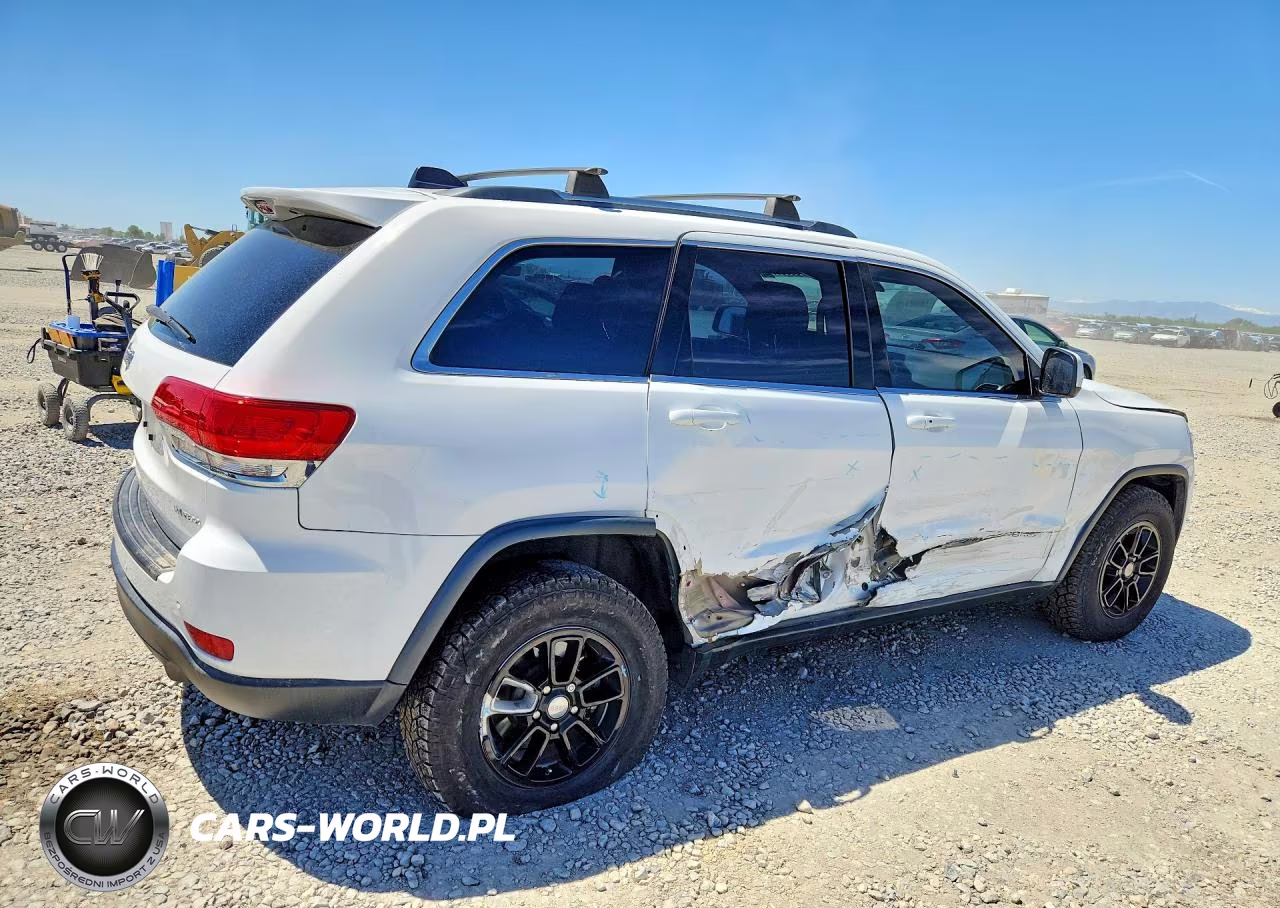 2018 Jeep Grand Cherokee Laredo VIN:1C4RJFAG8JC332965 - 3