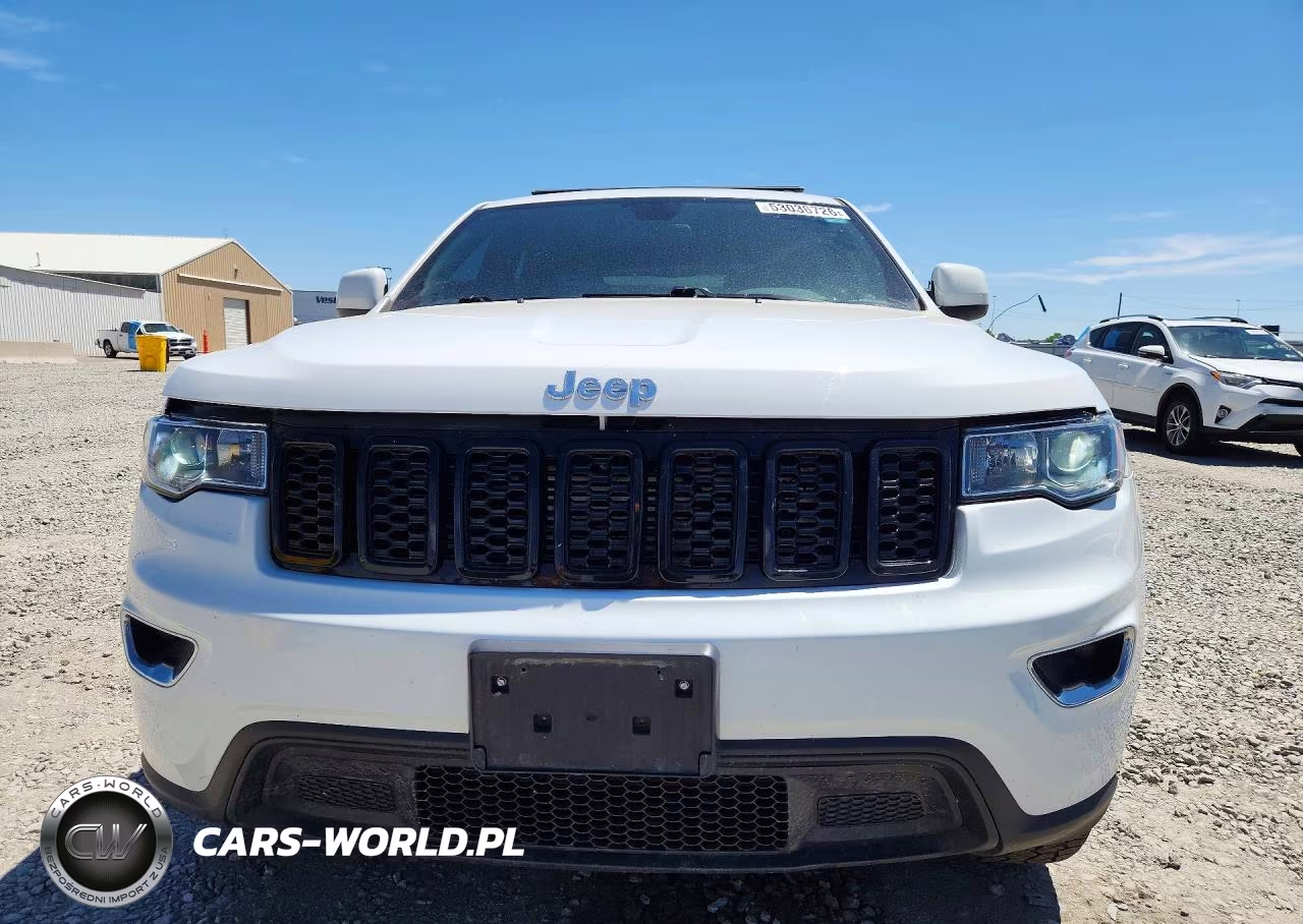 2018 Jeep Grand Cherokee Laredo VIN:1C4RJFAG8JC332965 - 5