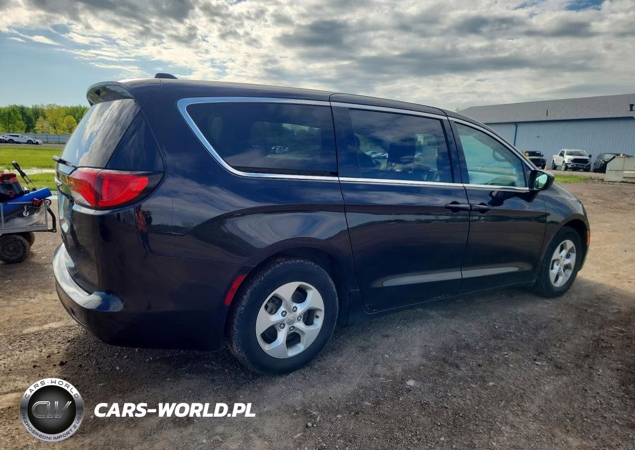 2017 Chrysler Pacifica Lx VIN:2C4RC1CG8HR836895 - 3