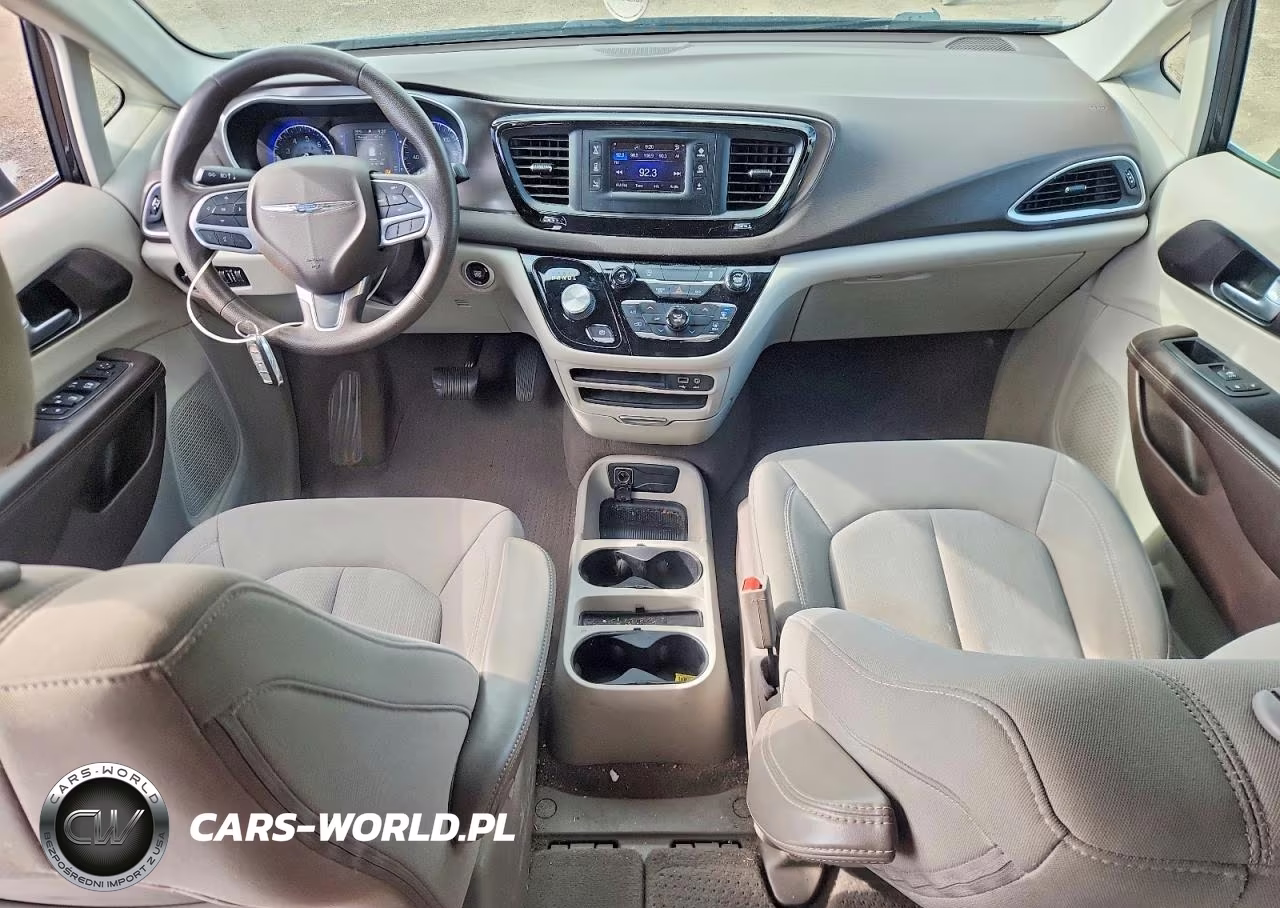 2017 Chrysler Pacifica Lx VIN:2C4RC1CG8HR836895 - 8