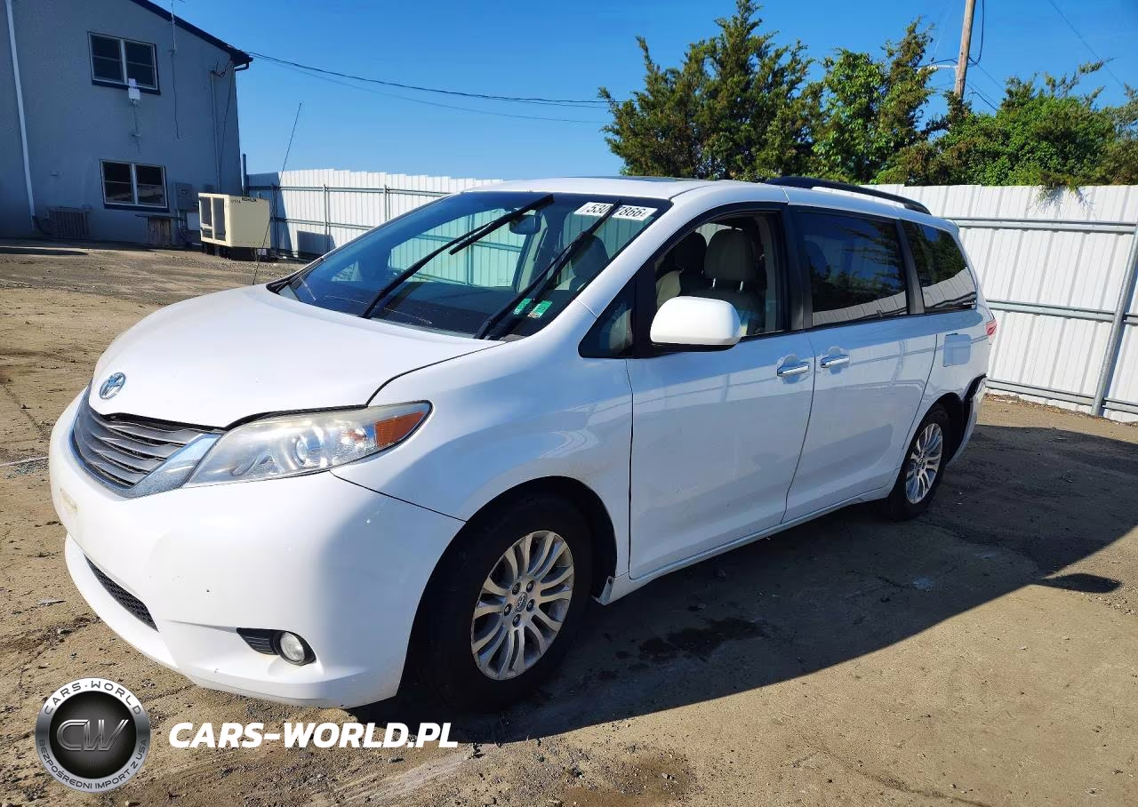 2014 Toyota Sienna L – zdjęcie 1 z 13