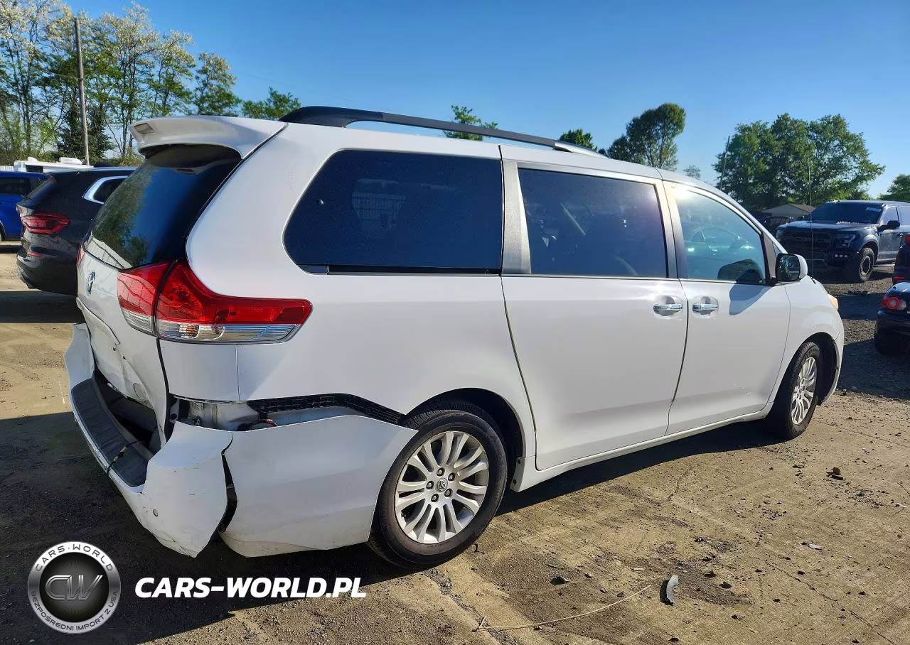 2014 Toyota Sienna L VIN:5TDYK3DC3ES500984 - 3