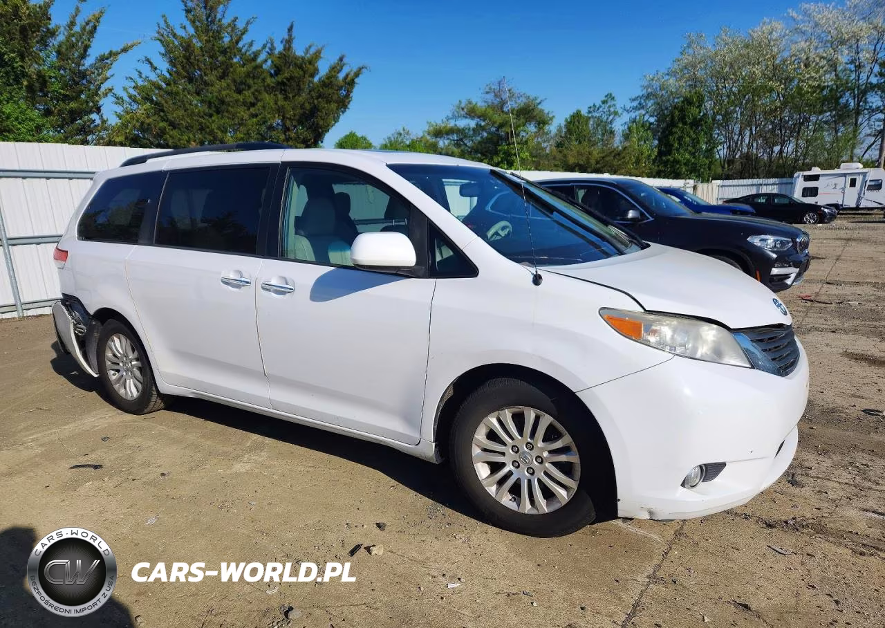 2014 Toyota Sienna L VIN:5TDYK3DC3ES500984 - 4
