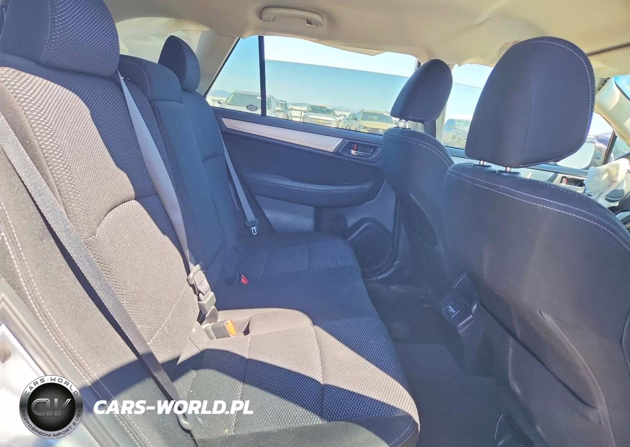 2018 Subaru Outback 2.5I Premium VIN:4S4BSAFCXJ3340679 - 10