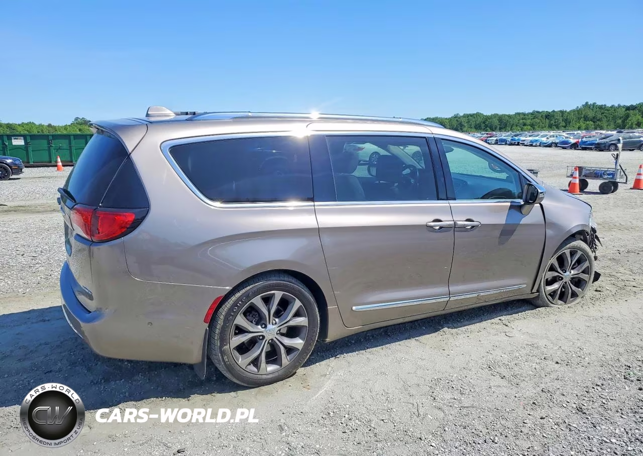 2017 Chrysler Pacifica Limited VIN:2C4RC1GG8HR643298 - 3