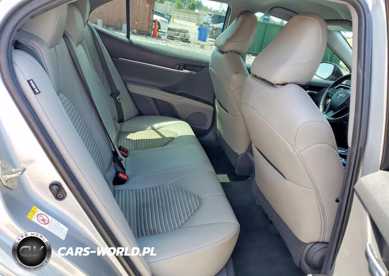 2018 Toyota Camry Se VIN:4T1B11HK8JU639444 - 10